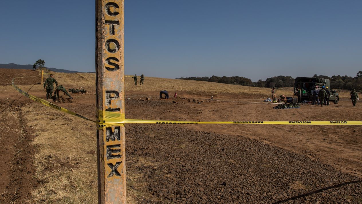 Las tomas clandestinas utilizadas para el robo de combustible detectadas por Pemex disminuyeron en 31 por ciento entre enero y mayo de 2019.