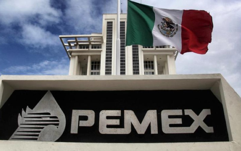 México está presionando a Pemex para que reduzca su gasto, y la compañía petrolera estatal está respondiendo retrasando pagos a proveedores...