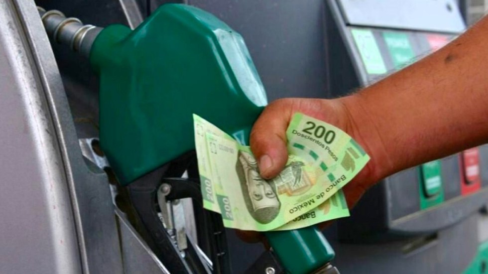 IEPS de la gasolina es más alto que el precio de cada litro.