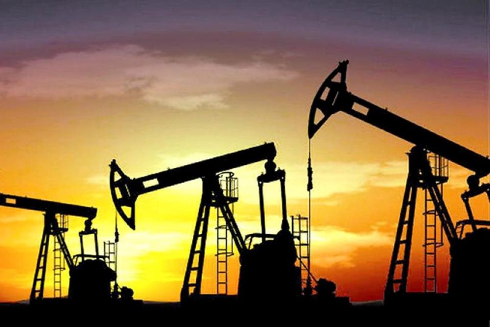 México negocia con países petroleros estabilizar la producción y mejorar precios.
