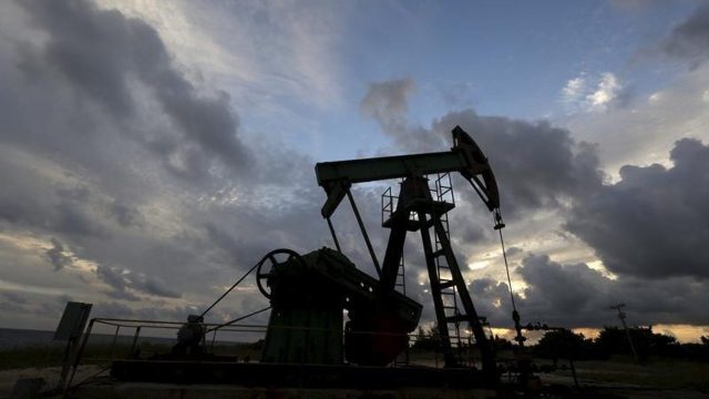 El sector petrolero no levanta y la mezcla mexicana pierde 0.42% hasta los 14.17 dólares por barril