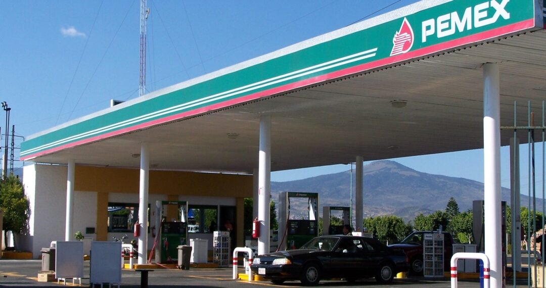 COVID-19 sigue pegando a Pemex, ventas de gasolina caen 61% en segundo trimestre