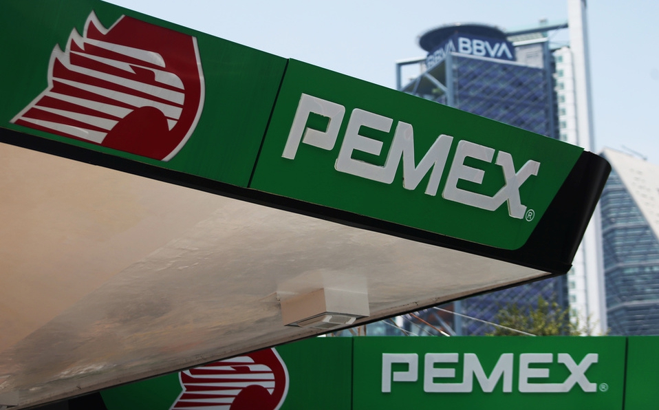 CRE analiza detener permisos para estaciones de servicio que no sean Pemex