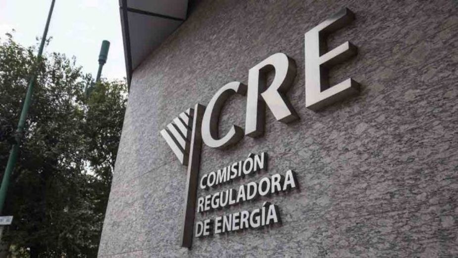 CRE deja facultad de otorgar permisos para sus comisionados